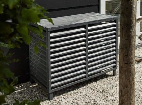Evolar Airco omkasting antraciet hout in tuin